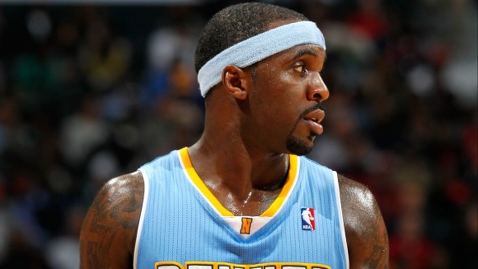 Изгониха бивш гард на Денвър от Китай, забърка се в голям скандал