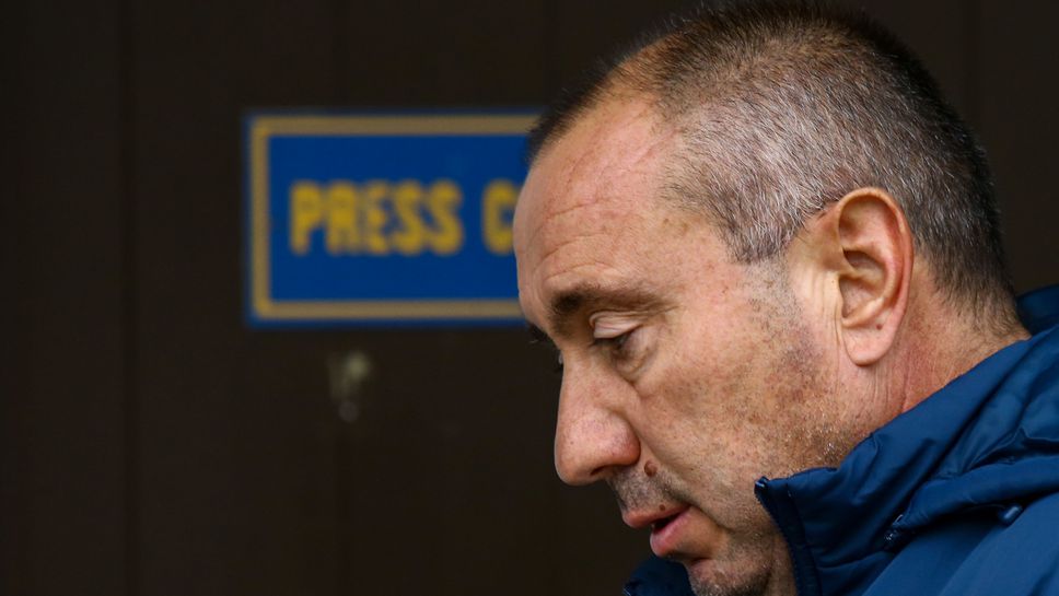 Стоилов повика 18 футболисти за мача с Локомотив (София)