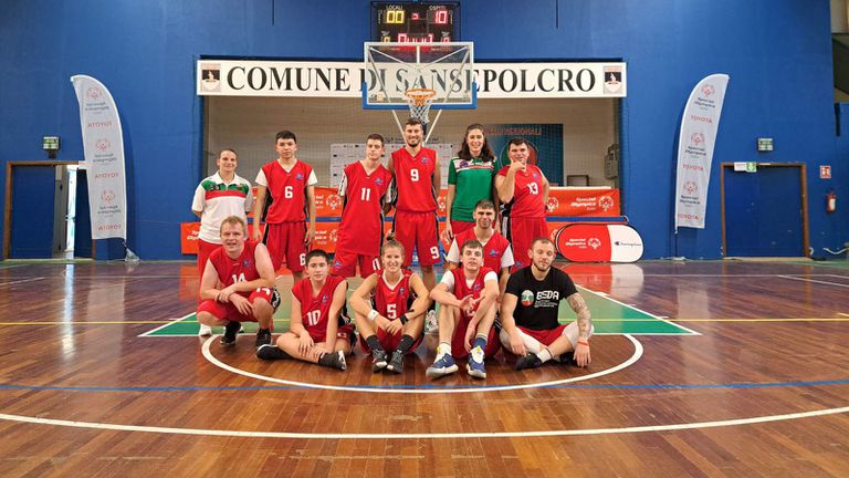 37 22 завърши мачът между обединените отбори на Спешъл Олимпикс България