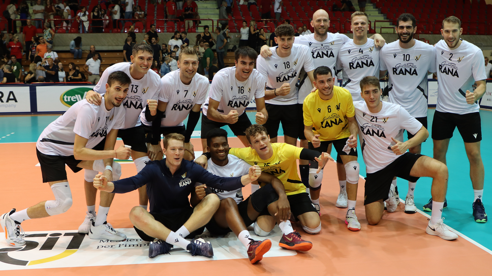 Алекс Грозданов с 13 точки, Верона победи Милано с Матей Казийски