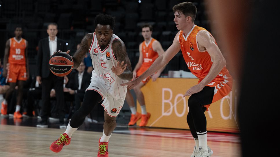 Трета победа за Апоел в Евролигата