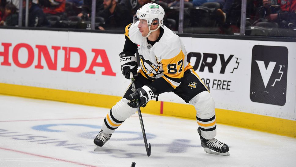 Нападателят на Питсбърг Пингвинс Сидни Кросби записа две асистенции при