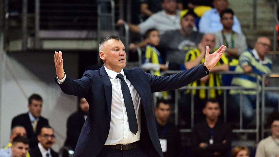 Треньорът на Фенербахче Шарунас Ясикевичус изрази недоволството си както от