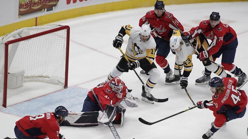 Сидни Кросби се завърна на леда, но Питсбърг бе разгромен