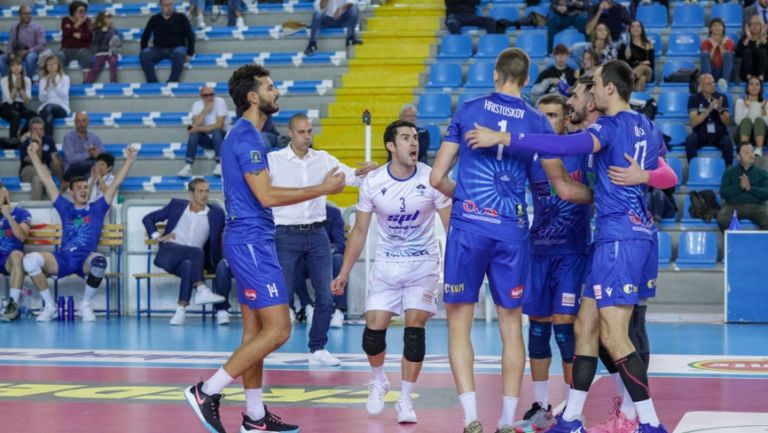 Бившият волейболист на Дунав Русе  Петър Христосков и тимът на ЕрмГруп Сан