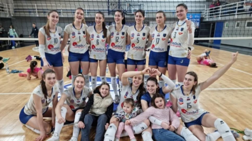 Националката Дарина Нанева и тимът на Йединство Стара Пазова записаха пета победа