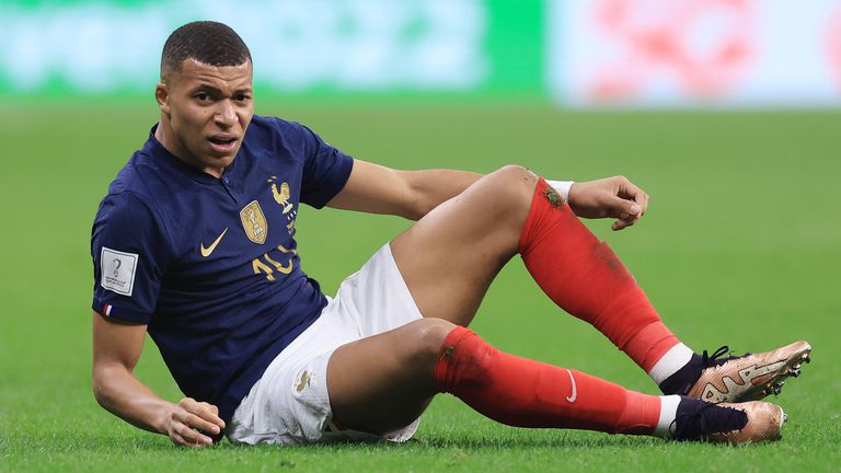 Франция достигна до финала на Световното първенство в Катар след