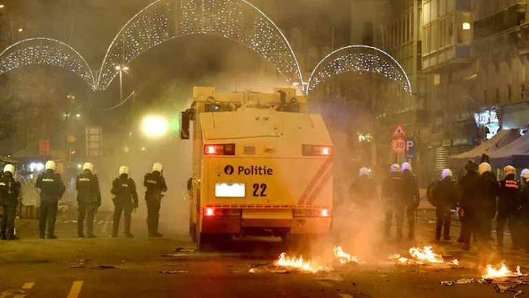 Полицията в Брюксел арестува около 100 души при сблъсъци, избухнали