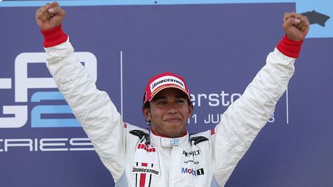  Помните ли по какъв начин Васьор избави кариерата на Хамилтън? 