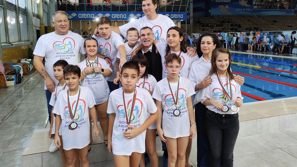 Големи имена подкрепиха турнир по плуване за деца с двигателни и ментални затруднения