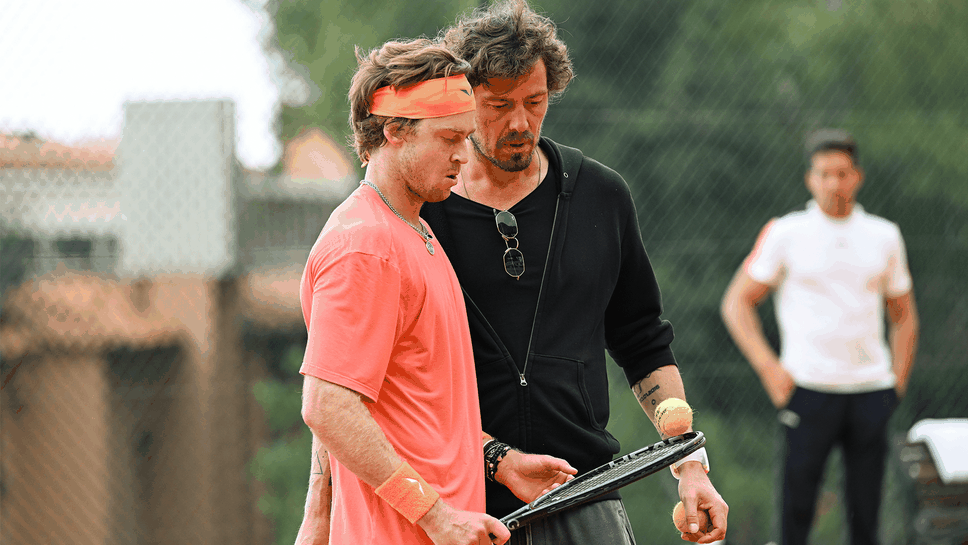 Руският тенисист Андрей Рубльов разкри че треньорският му щаб воден