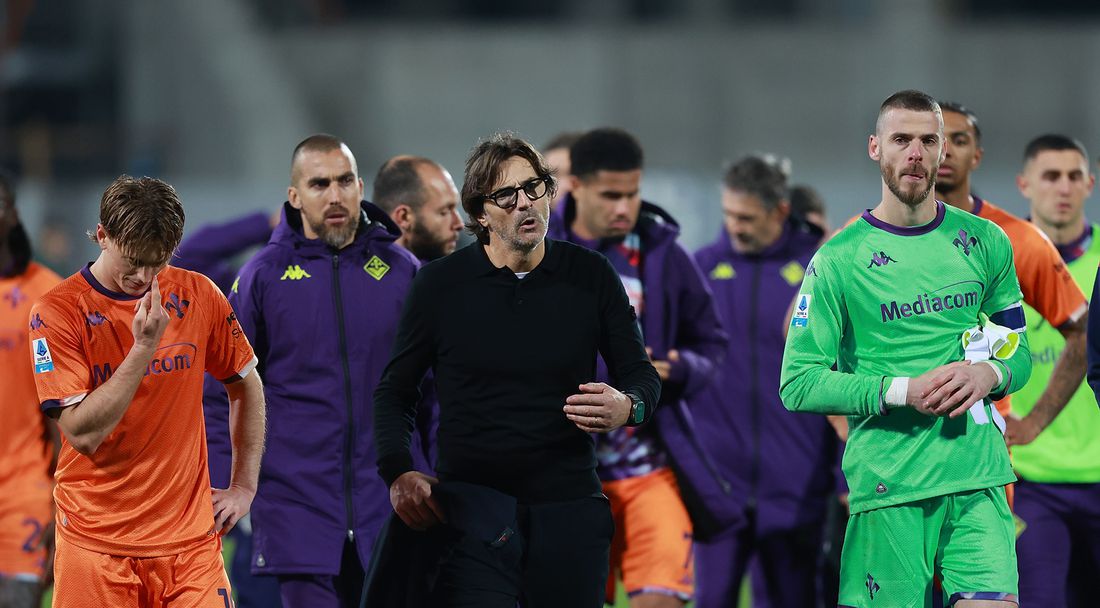 Хаос във Фиорентина: скриха отбора с полиция, Джеко остана да се разправя с феновете