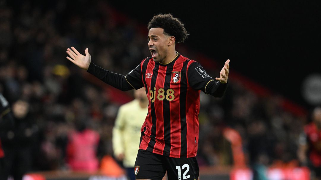 Манчестър Юнайтед с изненадваща трансферна цел за халфовата линия