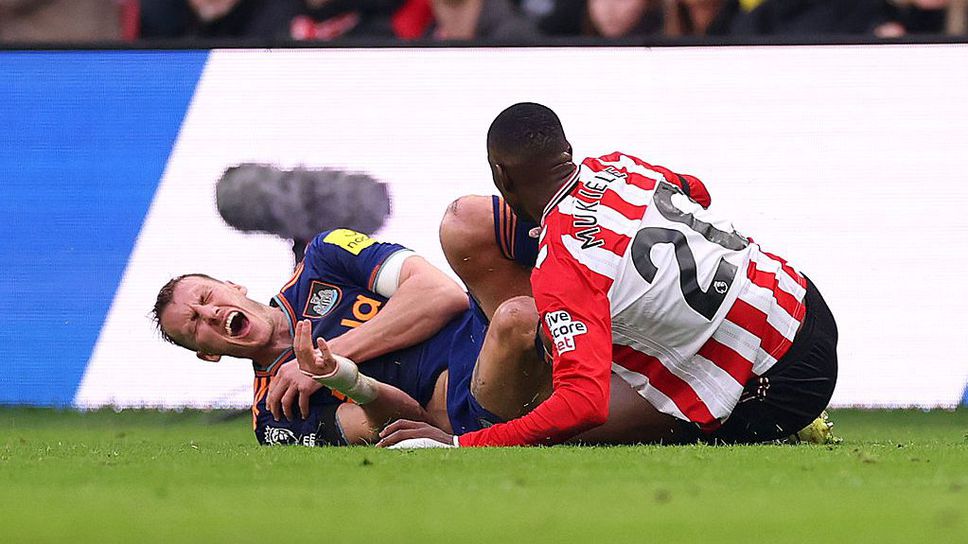 Централният защитник на НюкасълДан Бърн е с фрактура на ребро