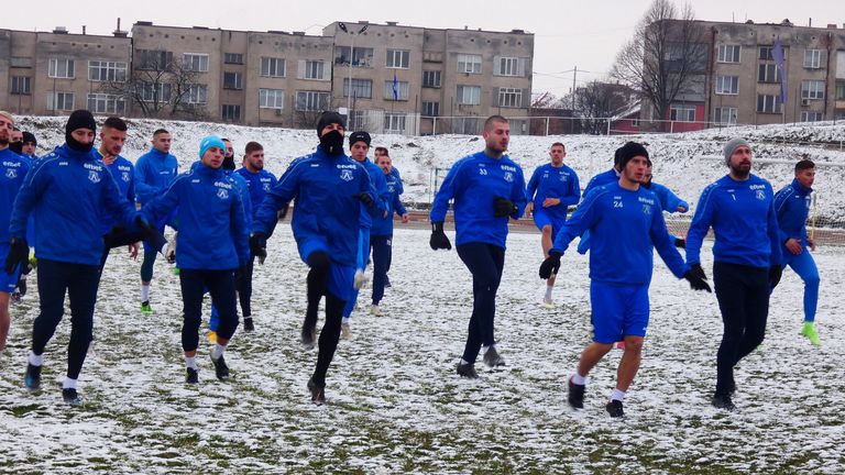 Левски Лом започна лагера в Сандански с две победи Не
