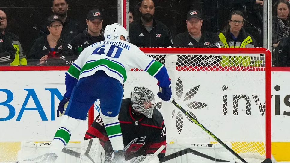 Дузпи решиха изхода на двубоя между Ванкувър и Каролина