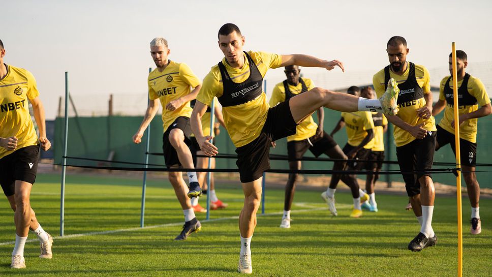 Добро настроение по време на първата тренировка на Ботев (Пд) в Дубай