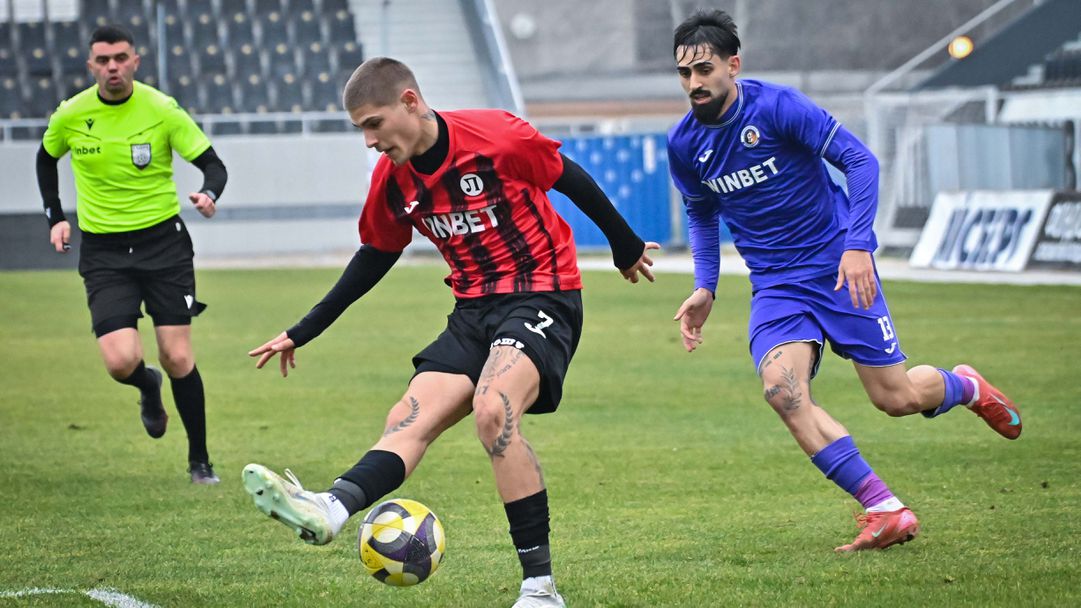 Локо (Пловдив) и Етър започнаха контролите с реми на "Лаута"