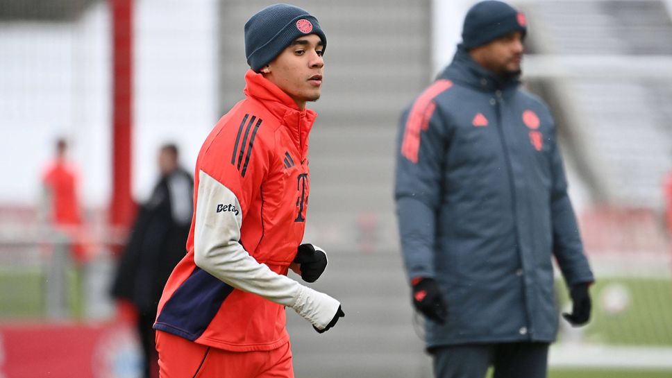 Наставникът на Байерн Мюнхен Венсан Компани говори пред медиите преди