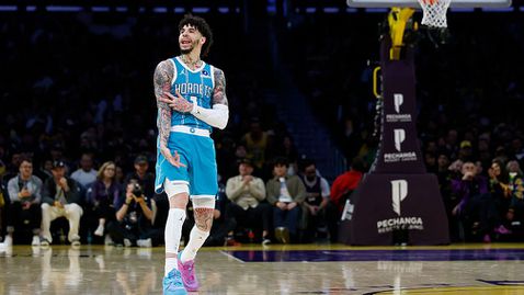 ЛаМело Бол се развихри с 9 тройки, Шарлът подчини Лейкърс в Лос Анджелис