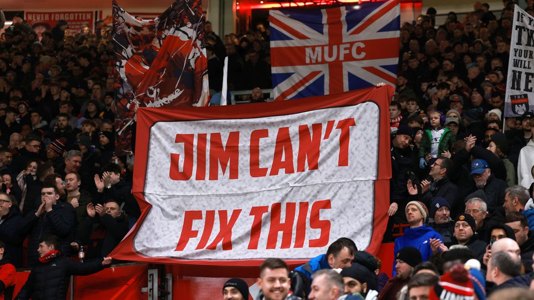 Манчестър Юнайтед е изправен пред „финансова черна дупка“ заради лошия сезон