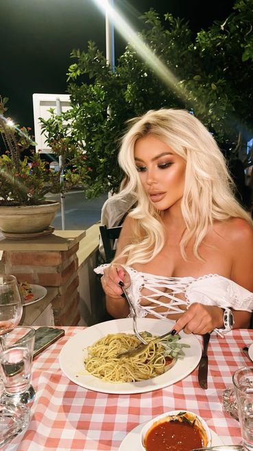 Андреа сподели секси фото