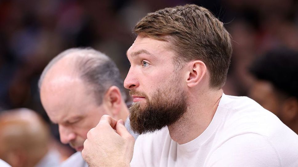 Два месеца след като претърпя частично разкъсване на менискуса на