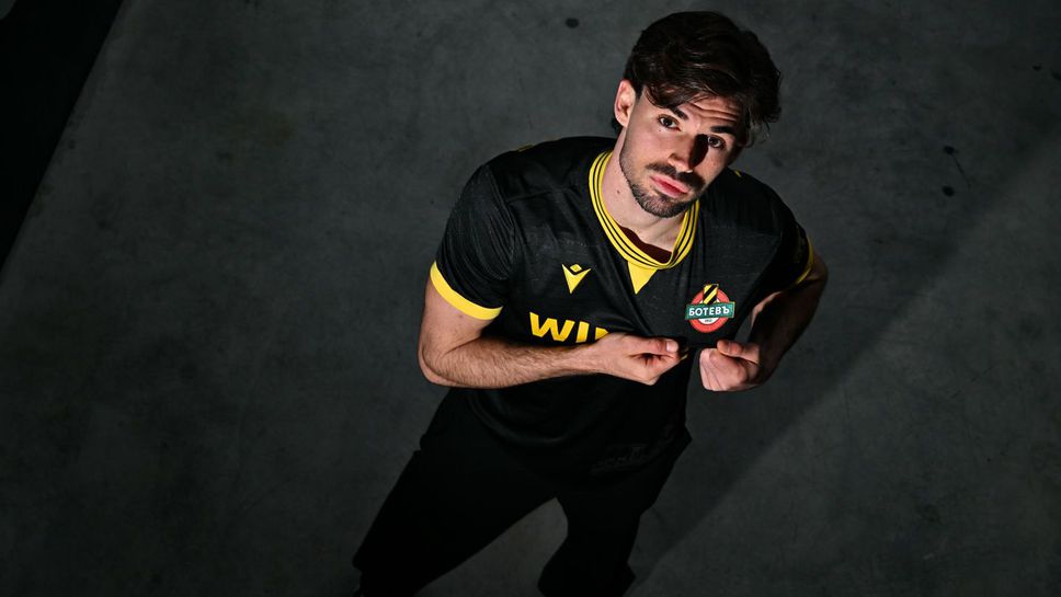 Последното ново попълнение на Ботев Пловдив Карлос Алгара се обърна