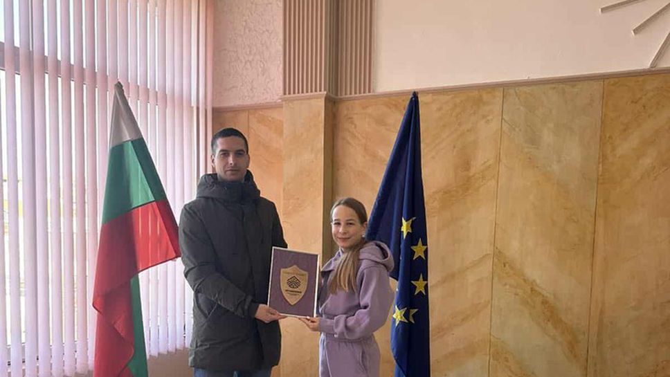 Младата състезателка по борба Цвети Касова беше удостоена с почетен