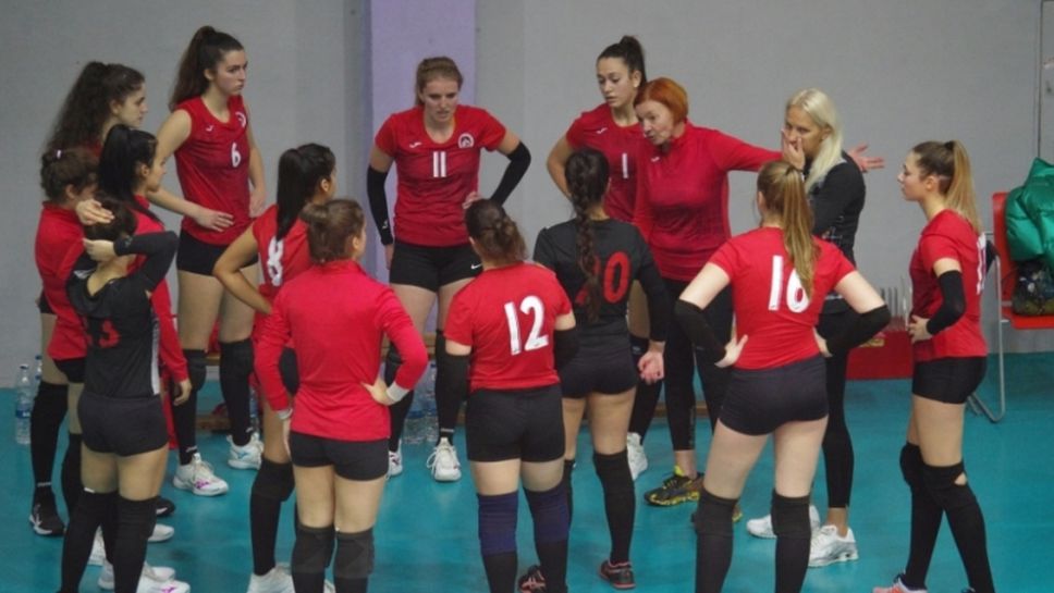 Волейболистките на Локомотив прекъснаха черната си серия и записаха 3-а победа