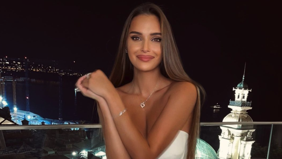 Руска гимнастичка пак прикова погледите