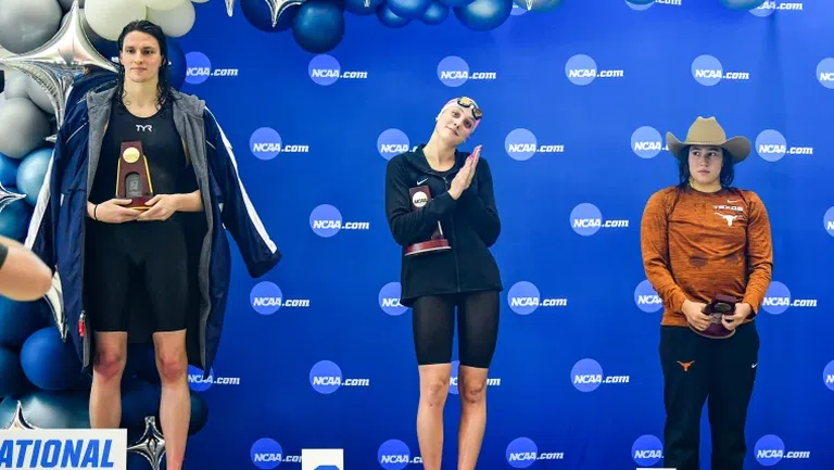 Скандалът с транссексуалната плувкиня Лиа Томас която шокира колежките си