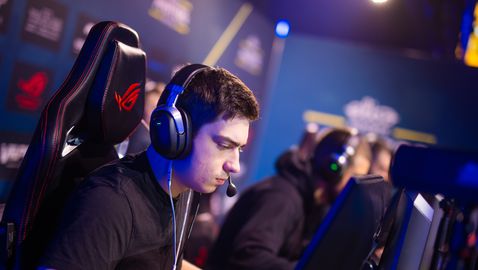 Българите от 500 започнаха добре и затворената квалификация за Мейджъра