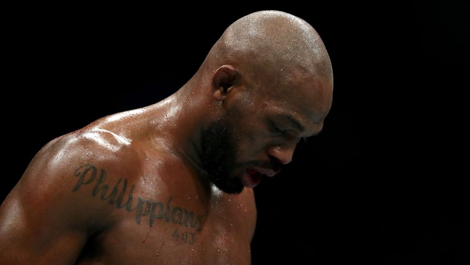 Изглежда че Джон Джоунс няма да излезе на тепиха за