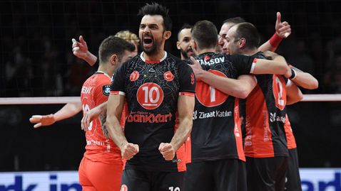  Мартин Атанасов заби 17 точки, само че Зираатбанк отстъпи на Берлин РВ в драма пред 5134 фенове и отпадна от ШЛ 