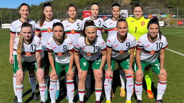 Девическият национален отбор на България до 19 г който се