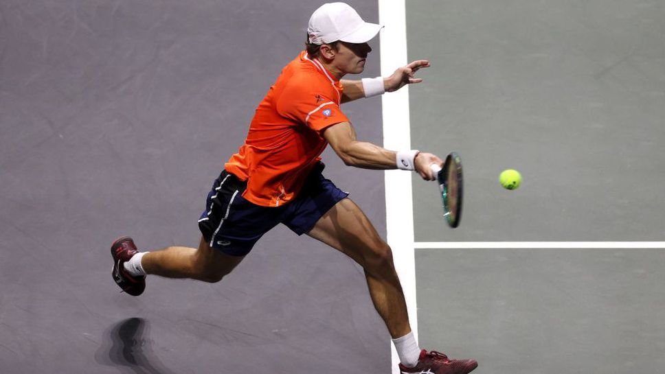 Алекс де Минор застава на пътя на Григор към финала в Ротердам