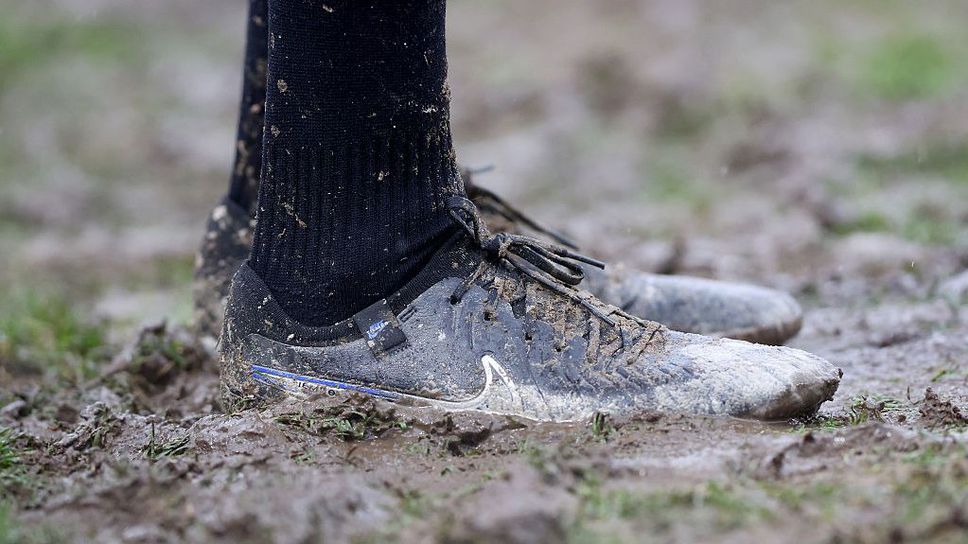 Качеството на футболните терени е една от основните теми в