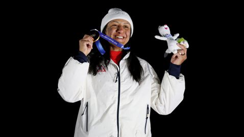 41-годишната Майерс Тейлър взе златото на единичен бобслей за жени