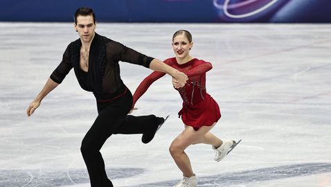 Минерва Хазе и Никита Володин поведоха след кратката програма при спортните двойки