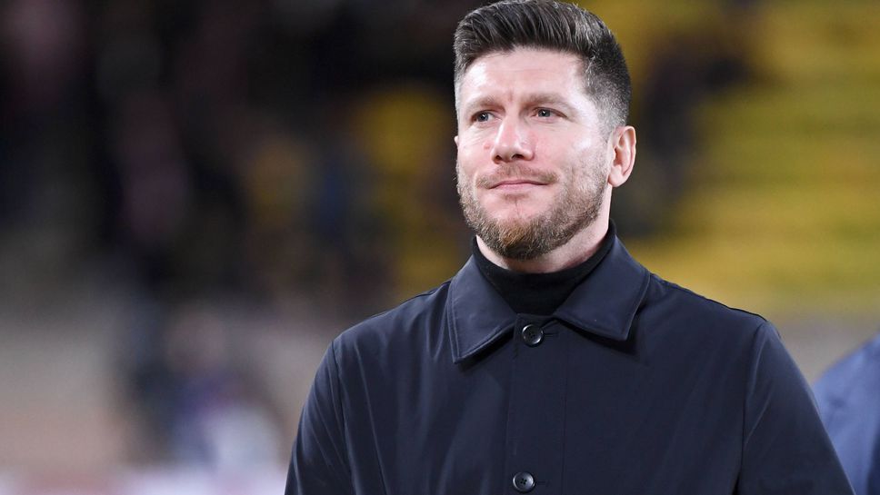 Треньорът на Монако Себастиен Поконьоли говори на пресконференцията преди първия