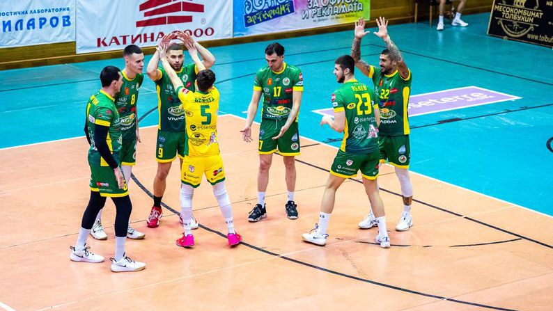 Висшата лига продължава с интересни мачове и нови размествания в