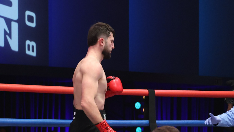 Това се нарича да уцелиш точния момент В своя дебют