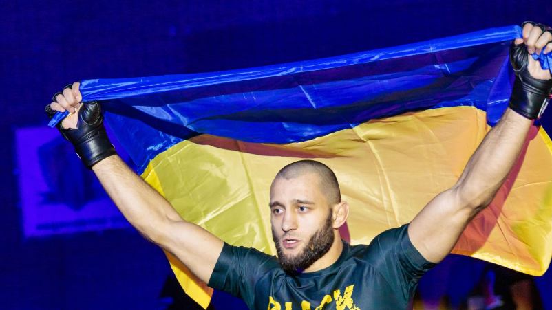 Професионалният ММА боец Дмитрий Власюк отново влиза в битка по