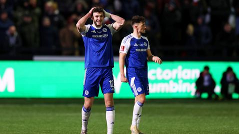 Брентфорд се нуждаеше от автогол, за да преодолее Макълсфийлд за ФА Къп