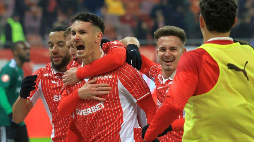 Динамо (Букурещ) продължава битката за титлата в Румъния с минимален успех, Миланов игра малко