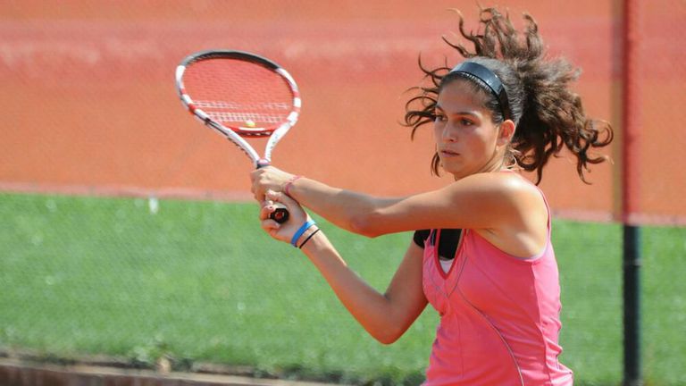 Българската тенисистка Изабелла Шиникова отстъпи с 2:6, 1:6 на чехкинята