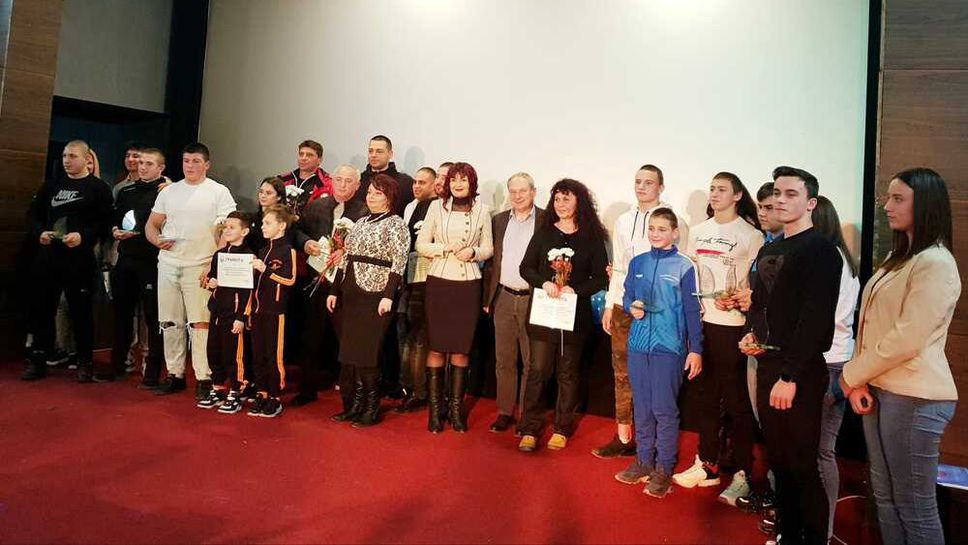 Наградиха десетте най-добри спортисти на Спортно училище "Никола Симов" в Търговище