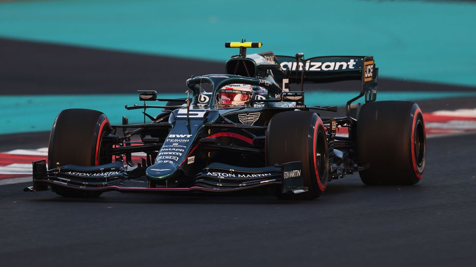 Себастиан Фетел получи специалната си награда за най-многото изпреварвания през 2021 година