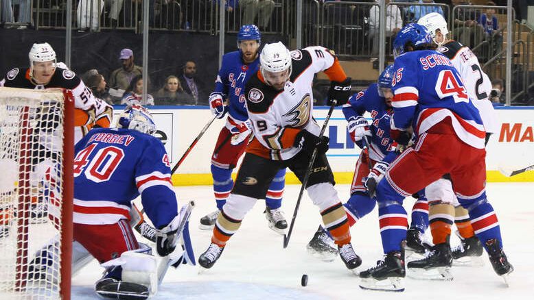 Алекс Георгиев с 20 спасявания, НЙ Рейнджърс пречупи Анахайм